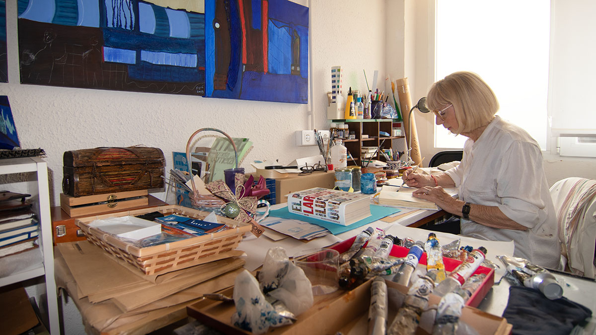 Quinita Fogué en su estudio de arte de Zaragoza (Spain)